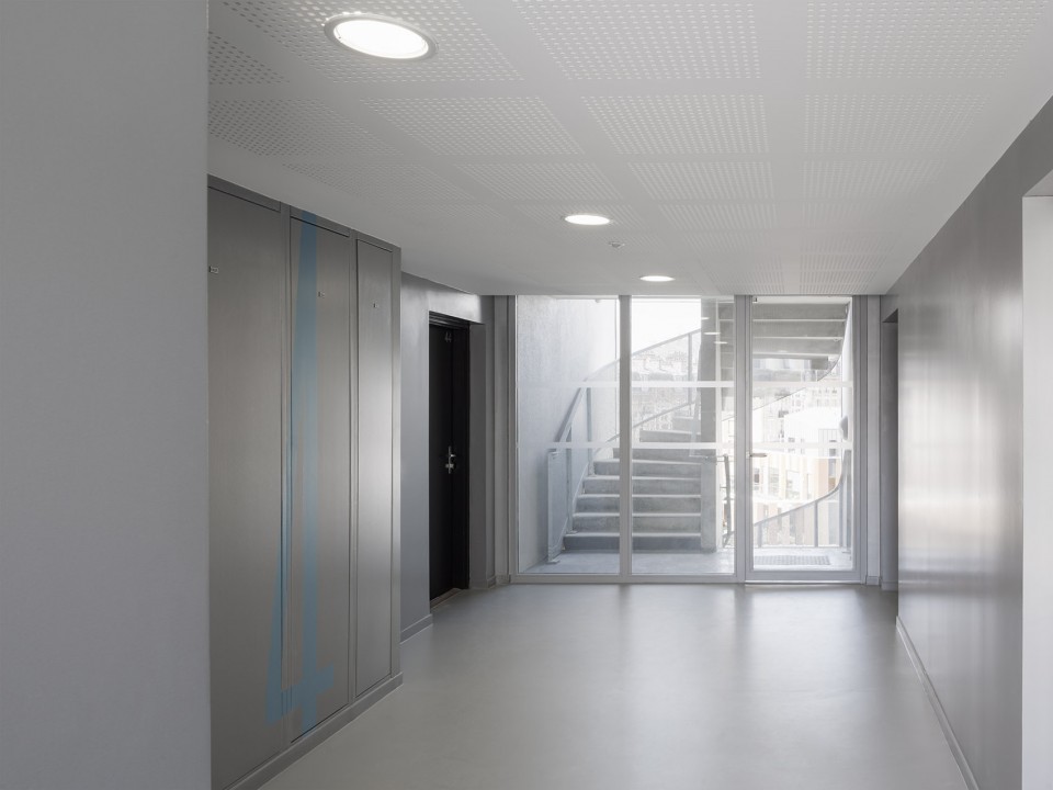 17-Intermediate Housing by KARAWITZ