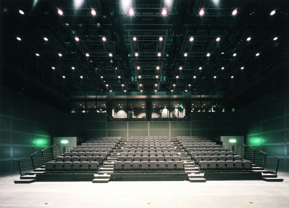 a 600-seat, experimental black-box theater occupies the forum&