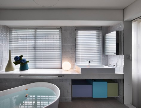 17-Vivid Apartment For Fashion Designers by Waterfrom Design