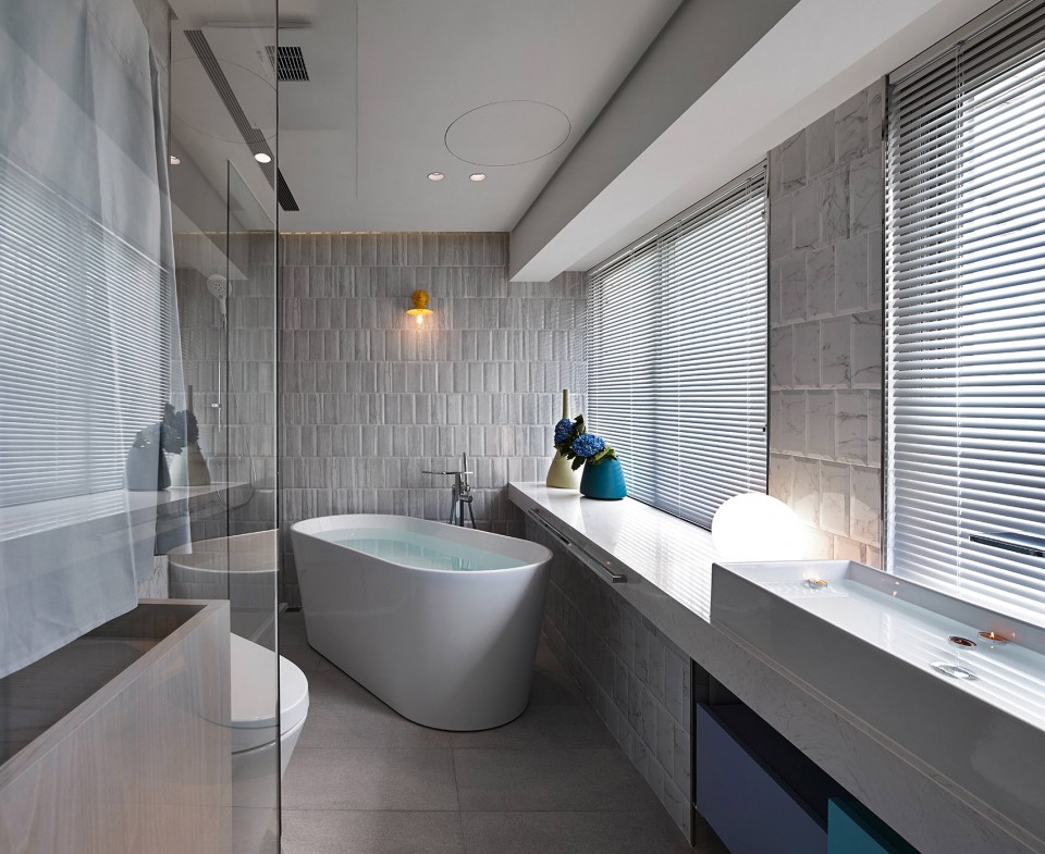 18-Vivid Apartment For Fashion Designers by Waterfrom Design