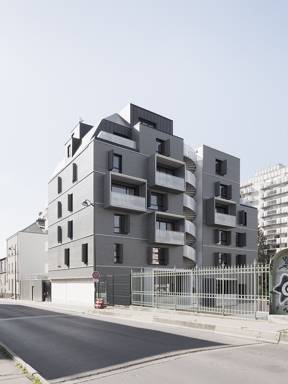2-Intermediate Housing by KARAWITZ