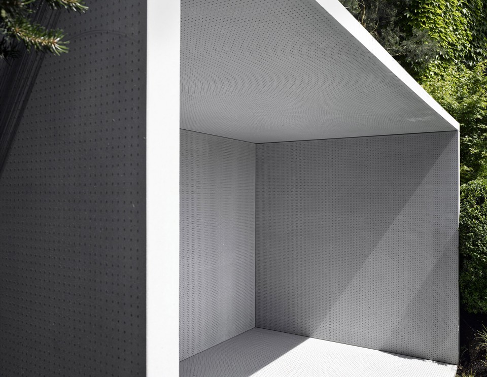 2-Smoking Pavilion by Gianni Botsford Architects