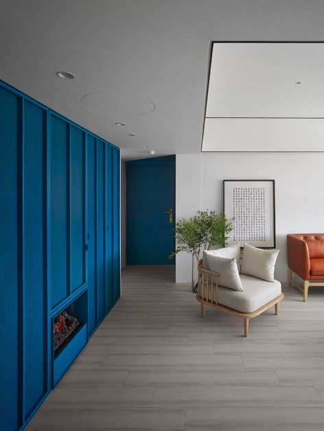 2-Vivid Apartment For Fashion Designers by Waterfrom Design