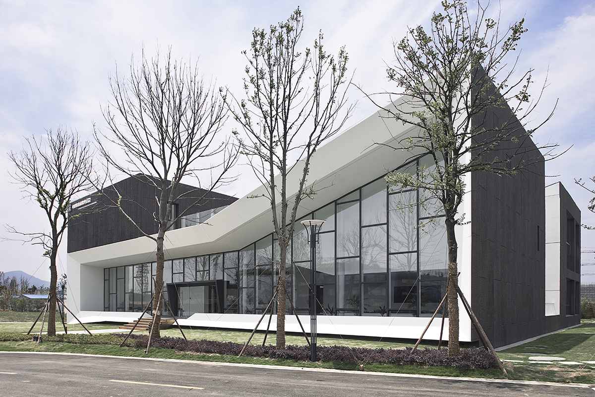 南京紫东国际招商中心办公楼 / 集筑建筑工作室