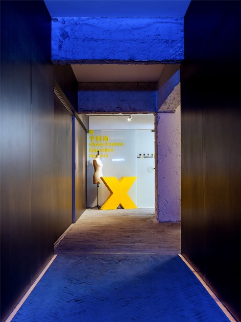 3-Fashion of Simplicity-Blue Space Office by Bloom Design