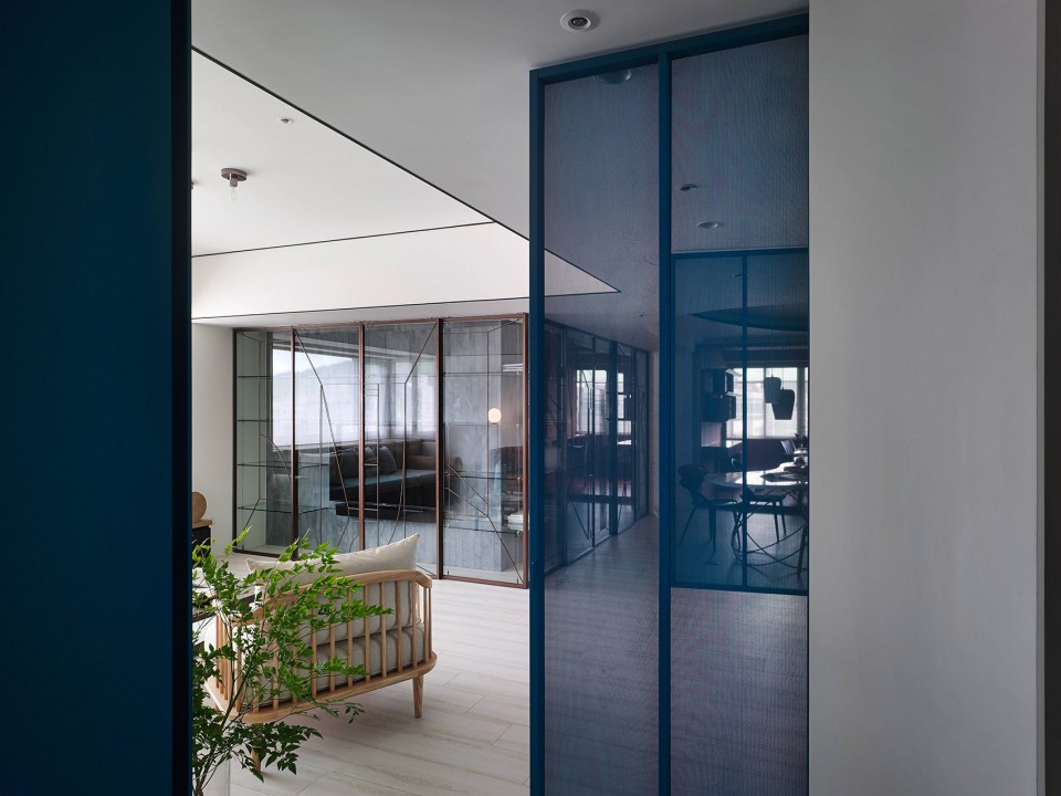 3-Vivid Apartment For Fashion Designers by Waterfrom Design