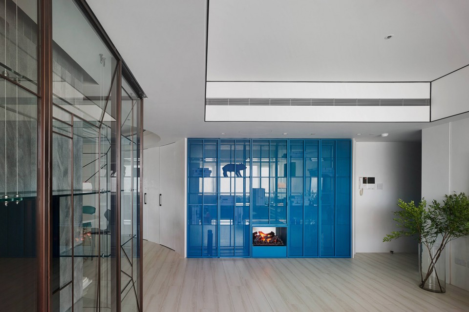 4-Vivid Apartment For Fashion Designers by Waterfrom Design