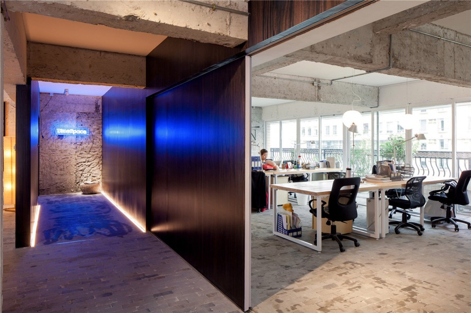 6-Fashion of Simplicity-Blue Space Office by Bloom Design