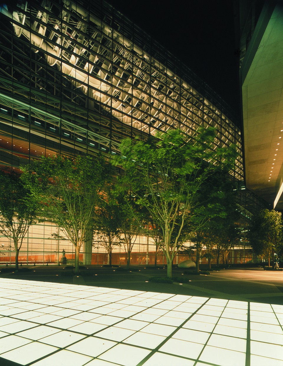 6- Tokyo International Forum by Rafael Vinoly Architects