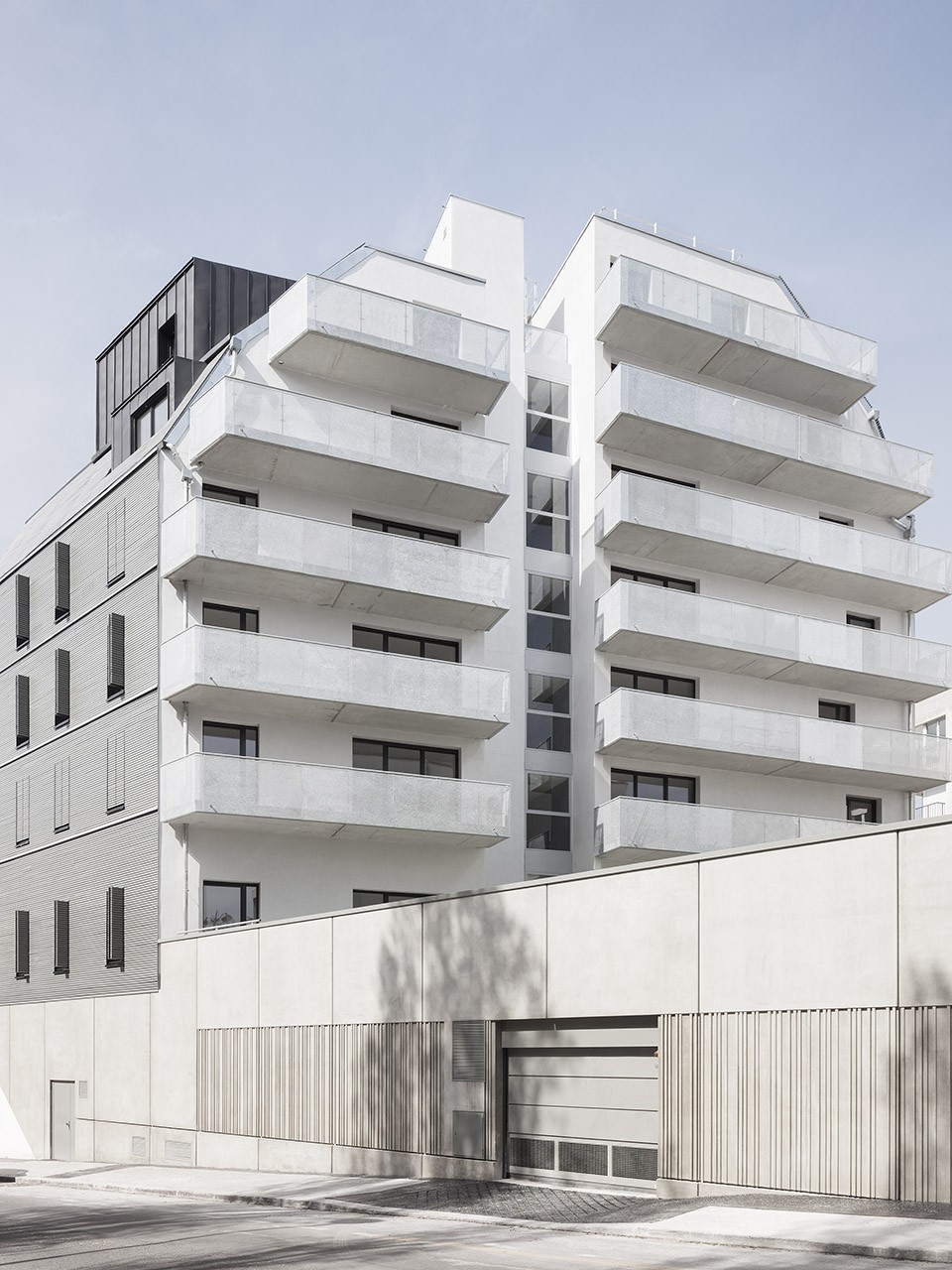 7-Intermediate Housing by KARAWITZ