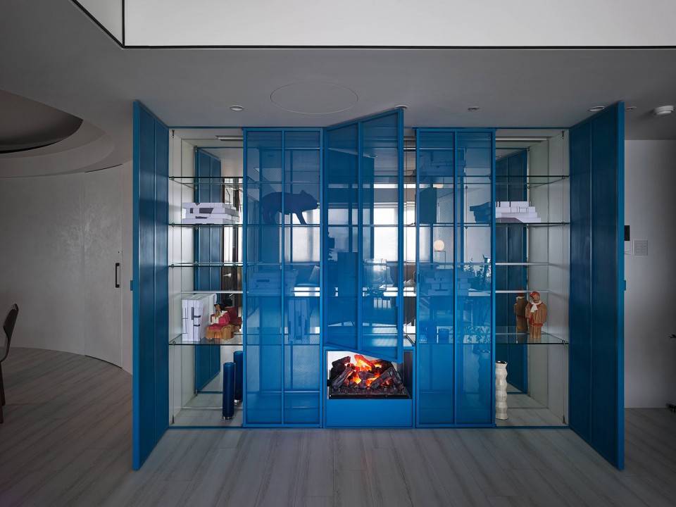 7-Vivid Apartment For Fashion Designers by Waterfrom Design
