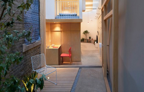狭缝中的住宅 ：北京灯市口胡同住宅改造 / B.L.U.E. Architecture Studio