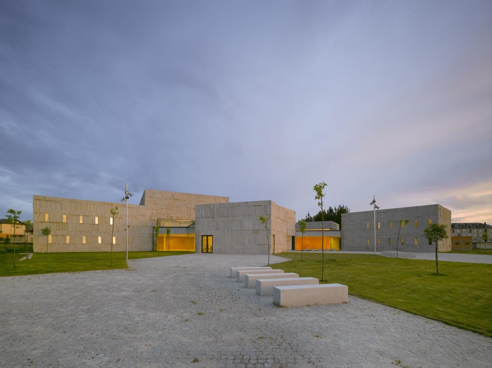Arts Center in Verin Zooco Estudio