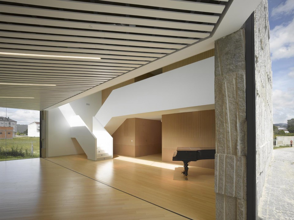 Arts Center in Verin Zooco Estudio