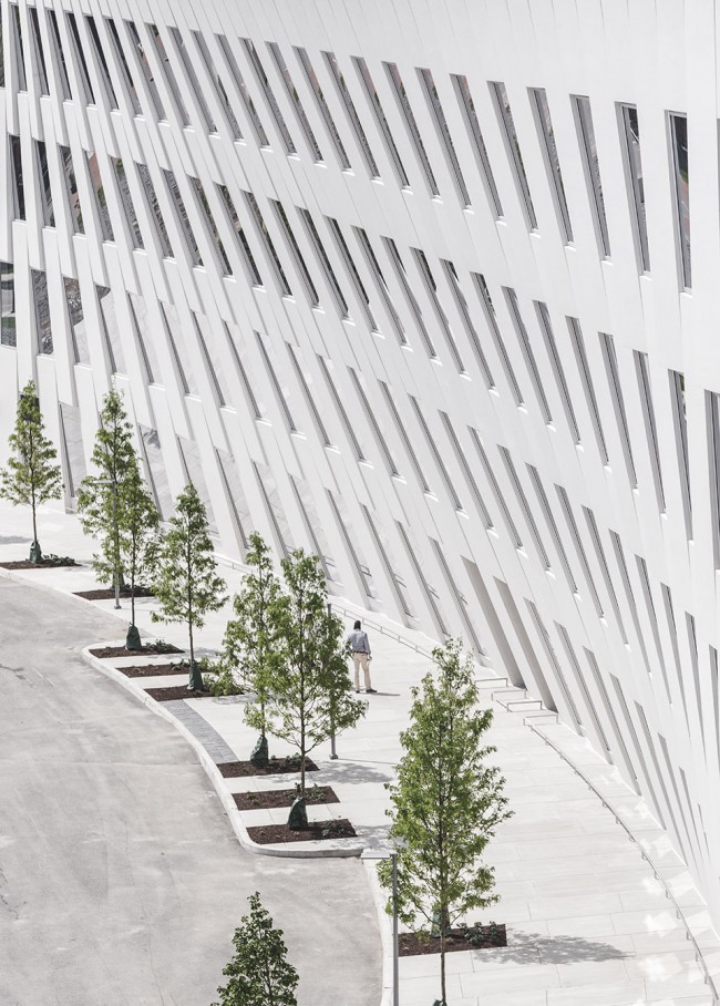003-1200 Intrepid, Philadelphia by BIG