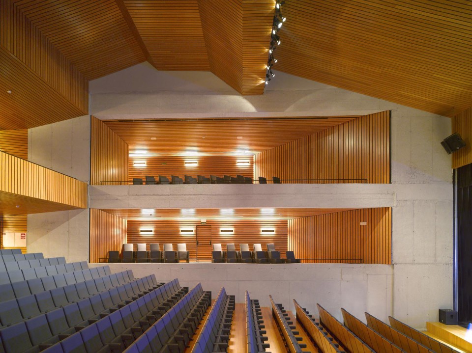 Arts Center in Verin Zooco Estudio
