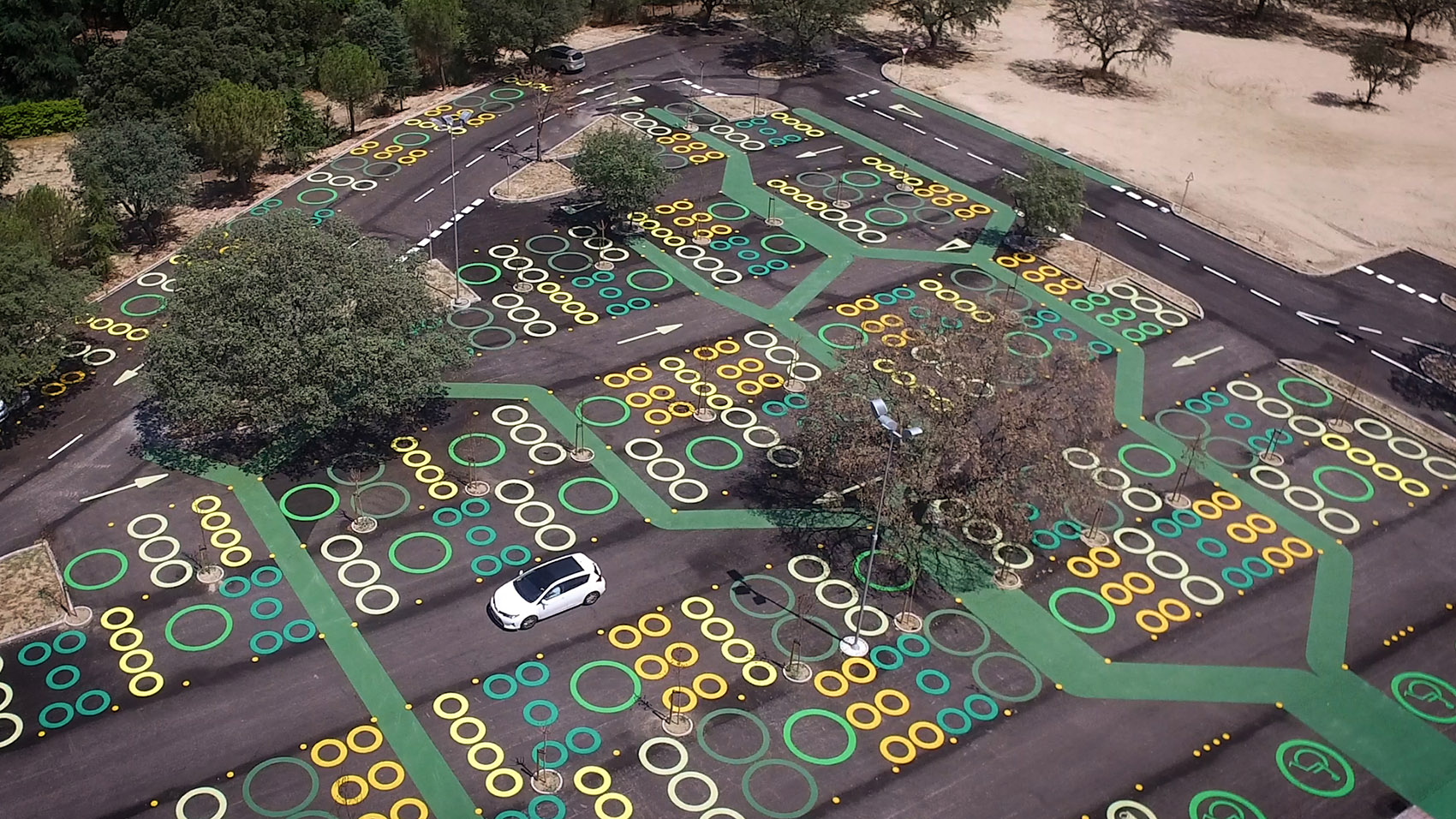 充满个性的树形结构–西班牙robledelangel停车场ignacioborregoand