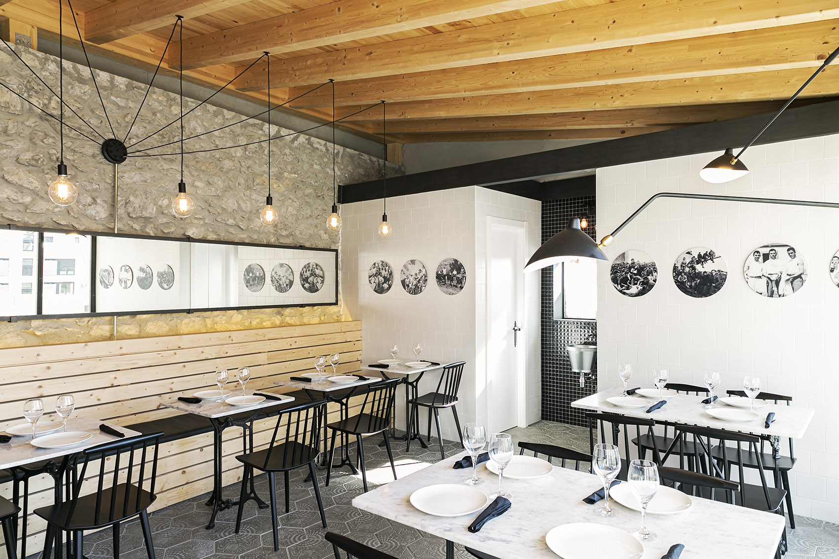 黑白配色的清新西班牙披萨店littlecuetozoocoestudio