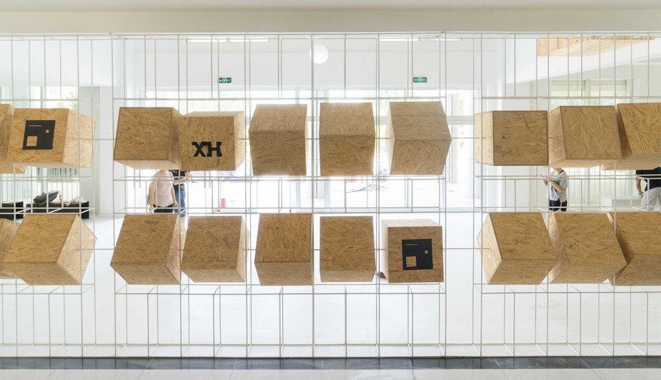 009-A low-cost transformation for a public space of business incubator