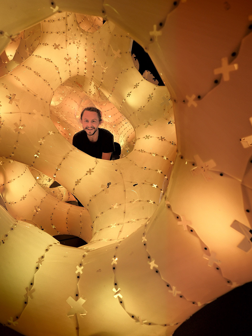 斑斓的光茎迷宫 – rhizome house将在阿姆斯特丹灯光节展出 / dp