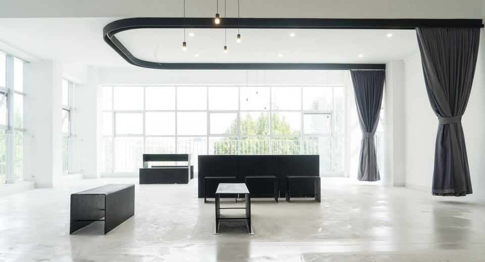 015-A low-cost transformation for a public space of business incubator