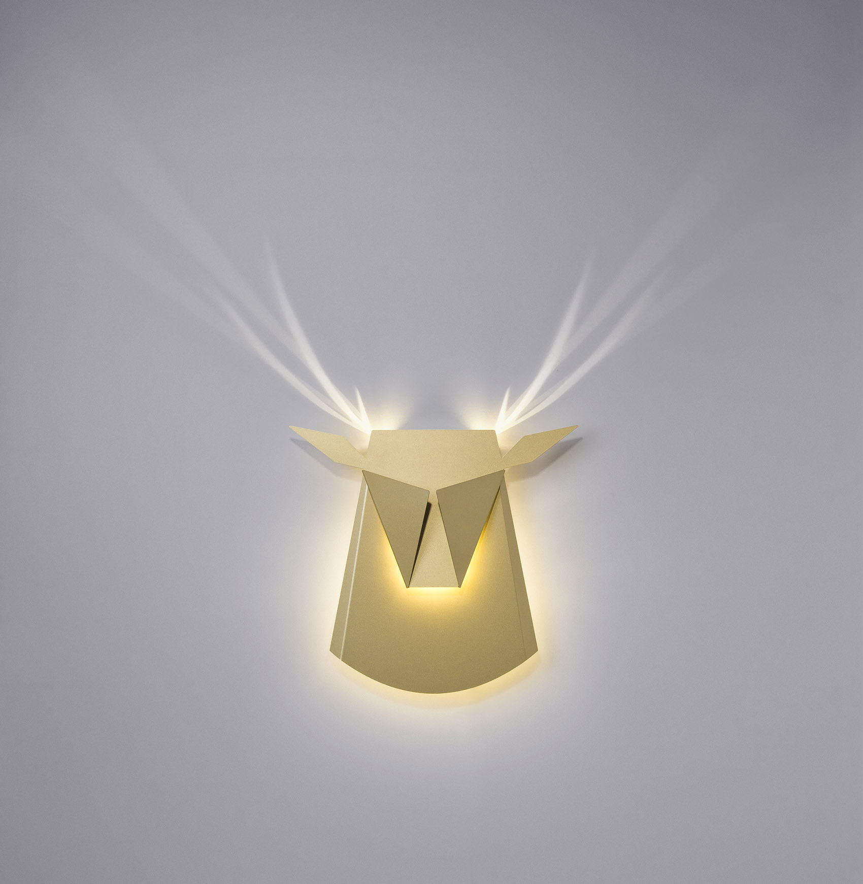 立体灯 – 惟妙惟肖的孔雀和鹿头 / chen bikovski