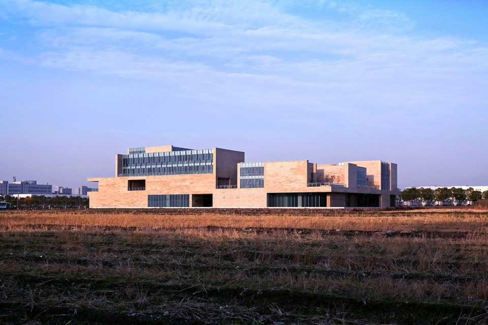 1-An Exuberant and Syncretic Space by Do Architects Shanghai