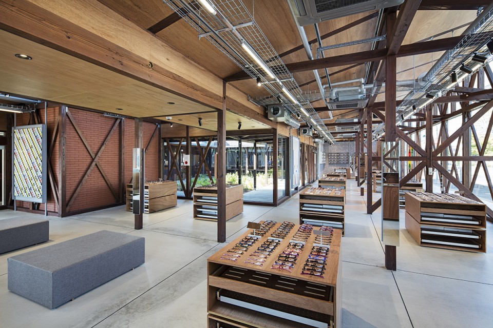 11-JINS Ageo Shop Renovation by Schemata Architects