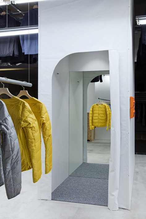 15-DESCENTE BLANC Marunouchi Tokyo by Schemata Architects