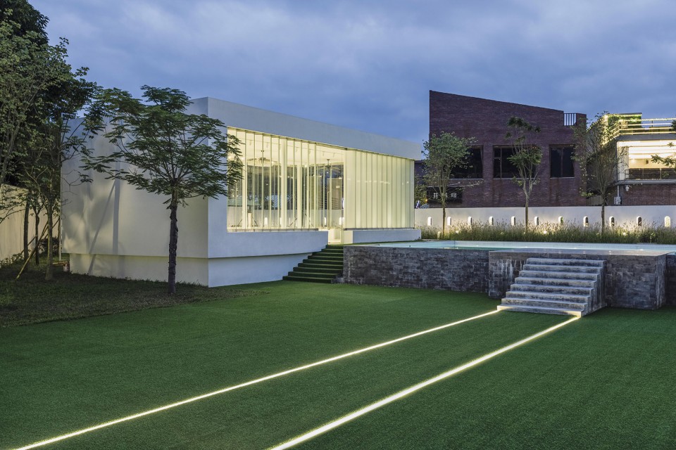 17-The White Church-Spiritual Refuge of Modernist by LAD Design Agency
