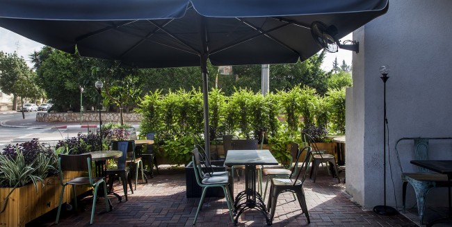 2-Ground Cafe by Roy David Studio