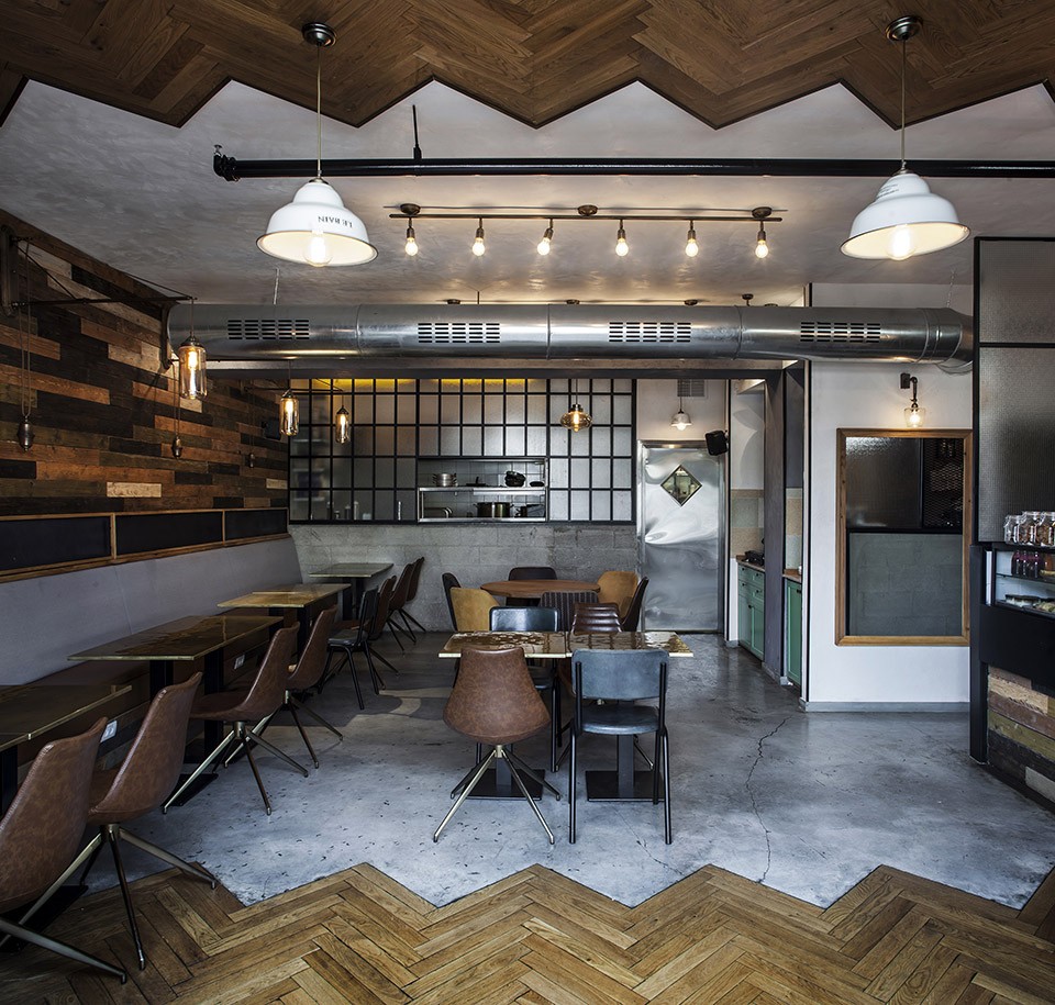3-Ground Cafe by Roy David Studio