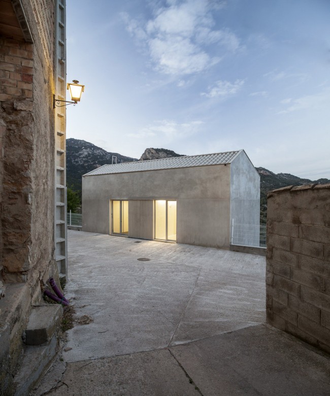 4-Baix Ebre Doctor Surgery by Vora Arquitectura