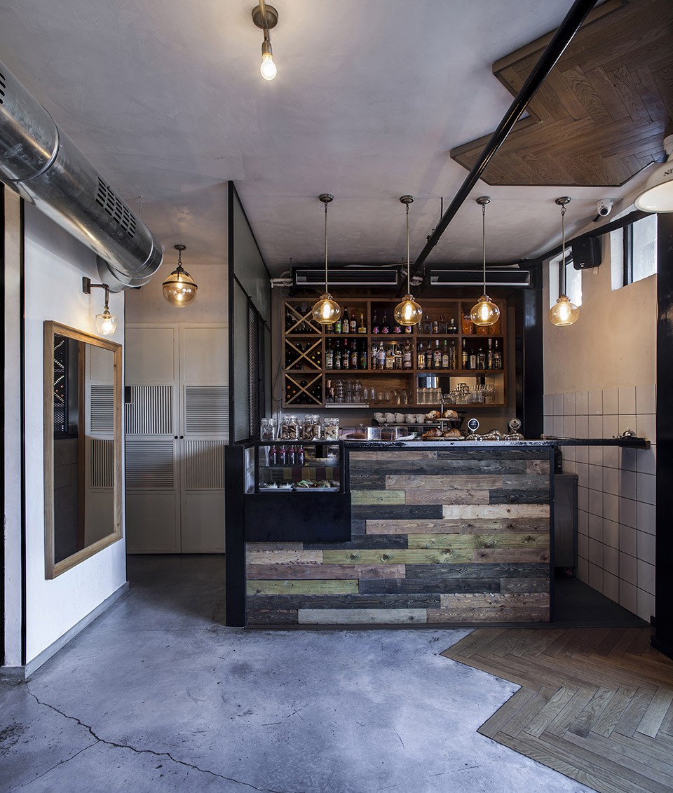 4-Ground Cafe by Roy David Studio