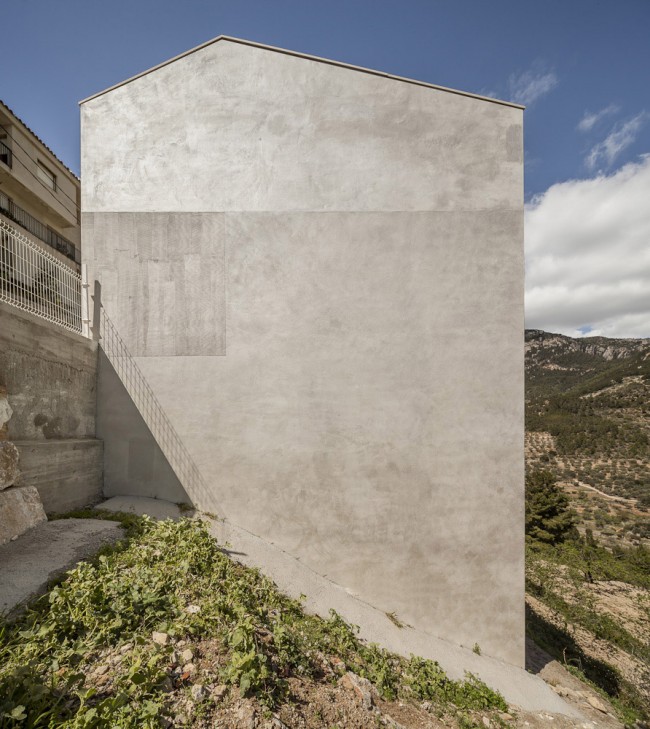 5-Baix Ebre Doctor Surgery by Vora Arquitectura