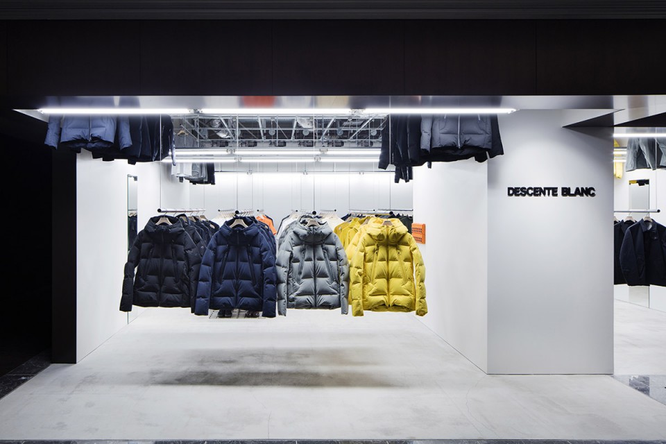 5-DESCENTE BLANC Marunouchi Tokyo by Schemata Architects