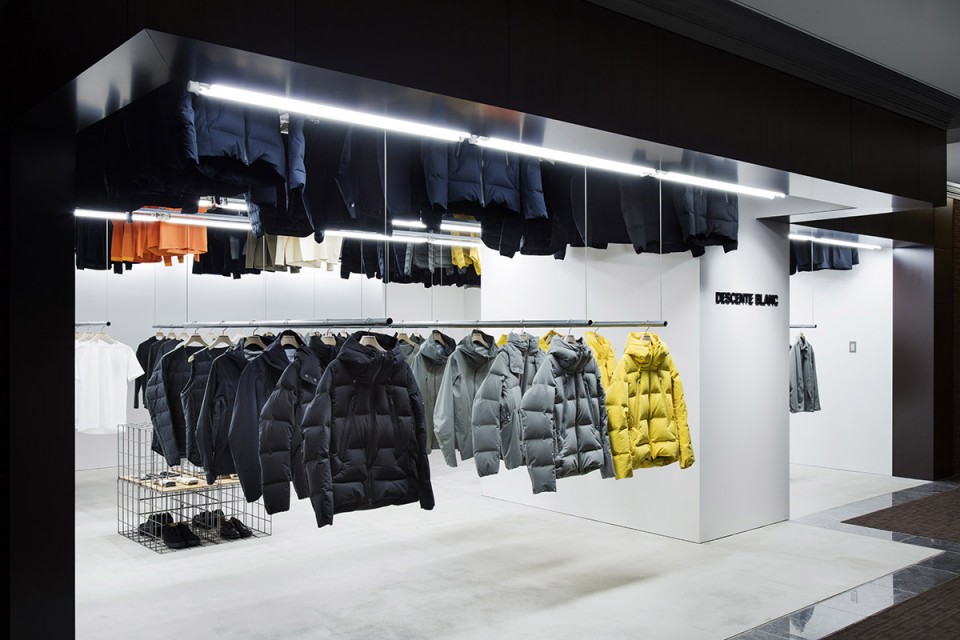 6-DESCENTE BLANC Marunouchi Tokyo by Schemata Architects