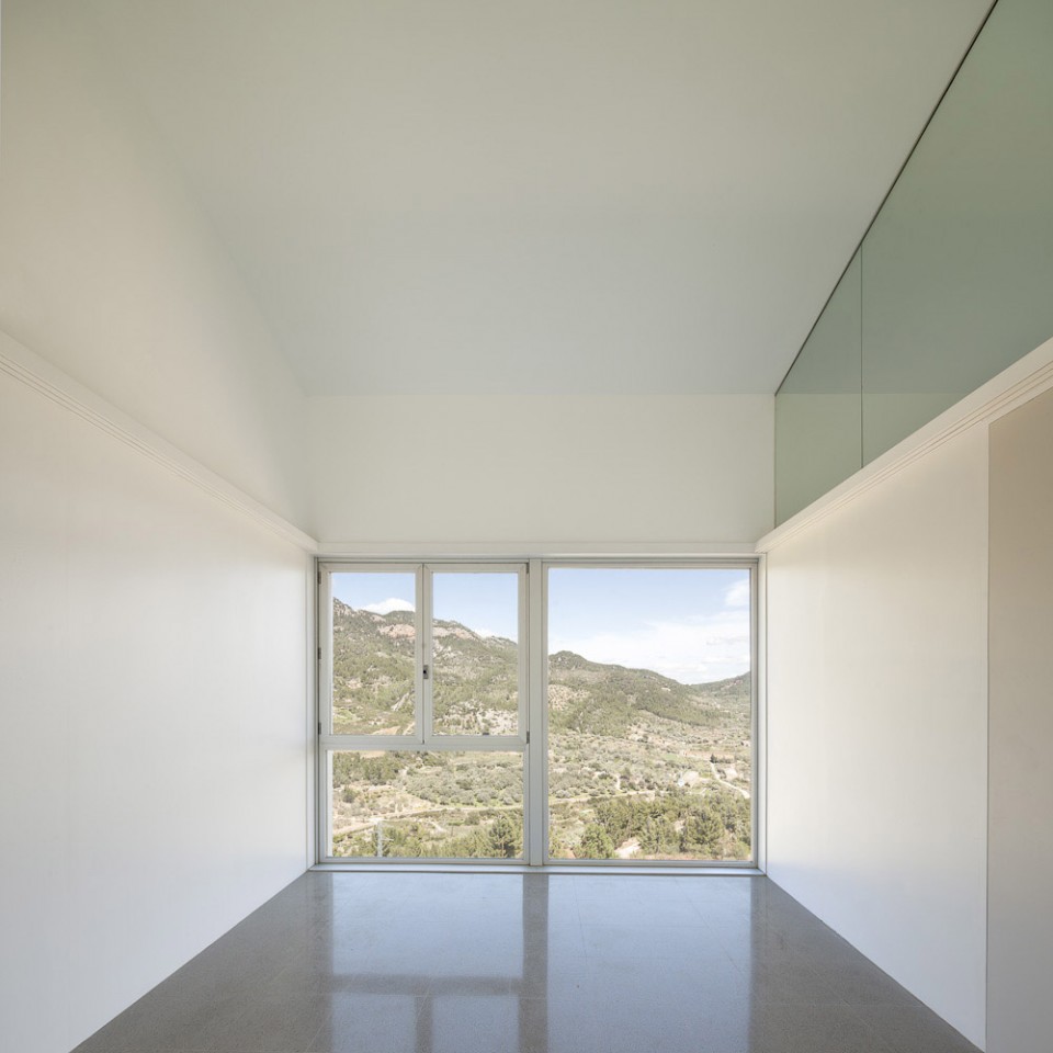 7-Baix Ebre Doctor Surgery by Vora Arquitectura