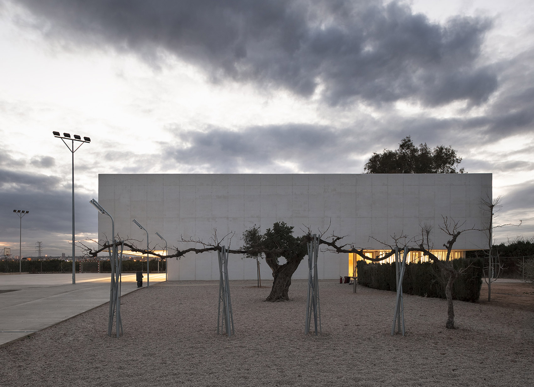 Escola Gavina’s multipurpose pavilion, Spain by gradoli & sanz ...