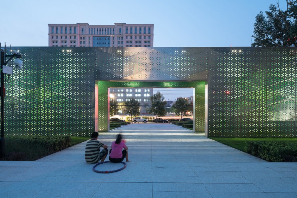 韓国美術　無形文化財　池順澤作　青磁　茶入　仕覆付　共箱　V　7783 韓国 人間文化財(人間国宝) 池順鐸 青磁象嵌香合