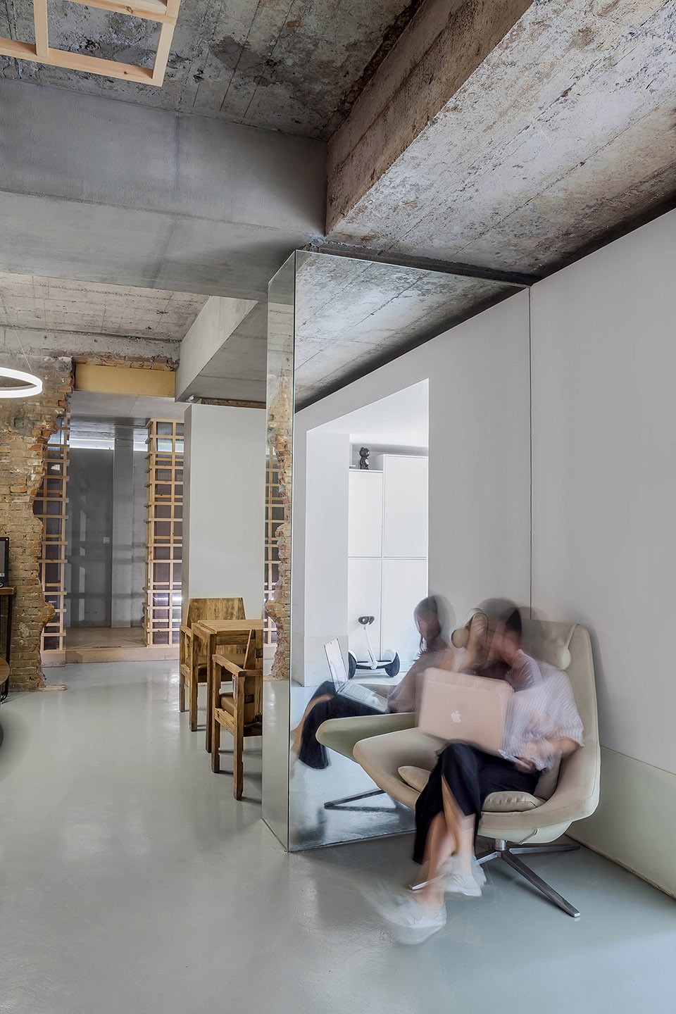 8-A Line between Time by Cun-Design