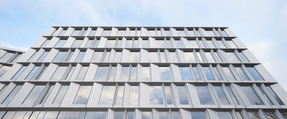 Microsoft’s new, Danish domicile gathers two units under the same roof. The design of the building originates in Microsoft’s approach to work, where cooperation and knowledge sharing are key. The building is located in Lyngby, north of Copenhagen, Denmark, and designed by Henning Larsen Architects. Photo by Hufton + Crow.