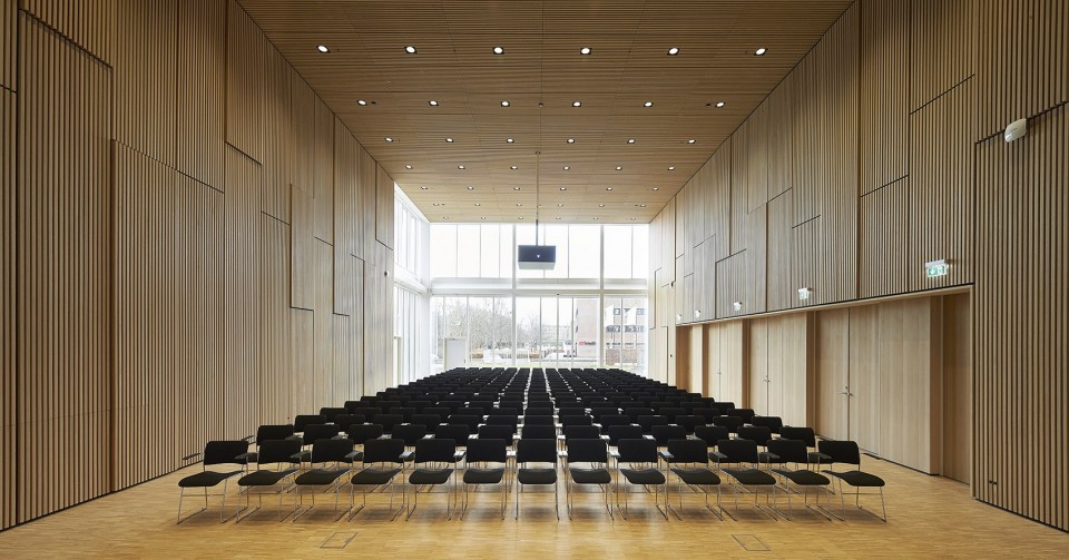 Microsoft’s new, Danish domicile gathers two units under the same roof. The design of the building originates in Microsoft’s approach to work, where cooperation and knowledge sharing are key. The building is located in Lyngby, north of Copenhagen, Denmark, and designed by Henning Larsen Architects. Photo by Hufton + Crow.