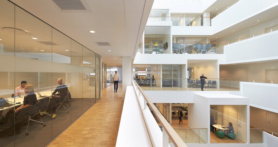 Microsoft’s new, Danish domicile gathers two units under the same roof. The design of the building originates in Microsoft’s approach to work, where cooperation and knowledge sharing are key. The building is located in Lyngby, north of Copenhagen, Denmark, and designed by Henning Larsen Architects. Photo by Hufton + Crow.