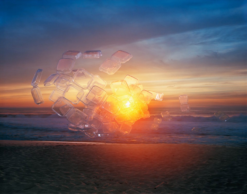 "悬浮的瞬间"装置 / thomas jackson