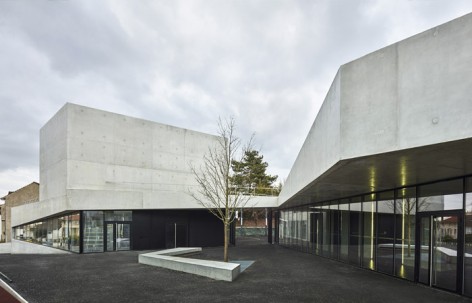 巴黎Les Closiaux体育馆，学生信息中心及员工宿舍 / Dominique Coulon & associés