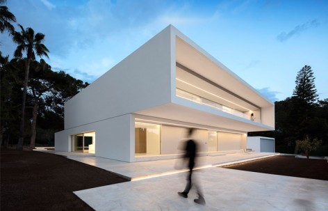 松树林之间的住宅，西班牙 / Fran Silvestre Arquitectos
