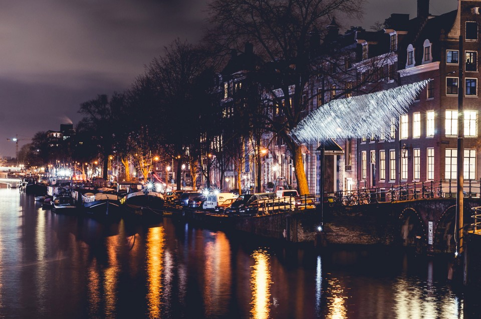 004-Lightwaves by Jólan van der Wiel and Benthem Crouwel Architects