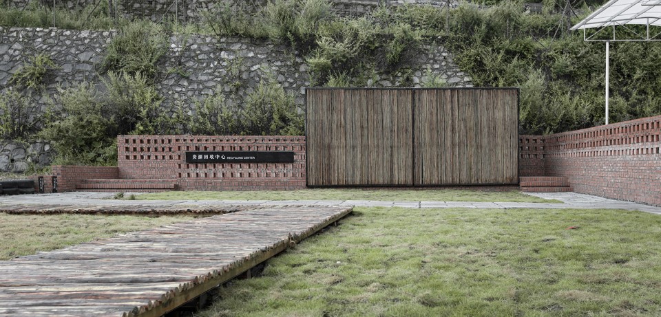 013-THE DESIGN OF CHILDREN’S PLAYGROUND IN THE THEME OF ENVIRONMENTAL EDUCATION
