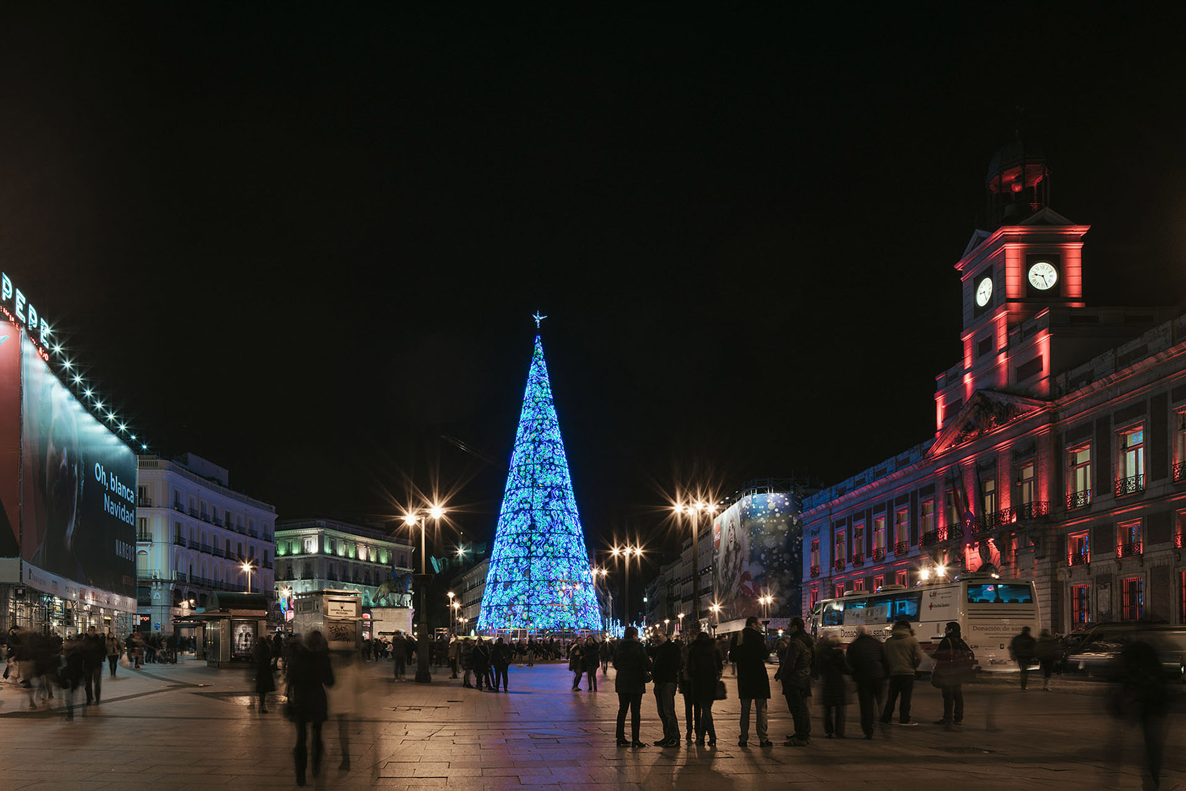 Christmas Decorations, Madrid by Brut Deluxe - 谷德设计网